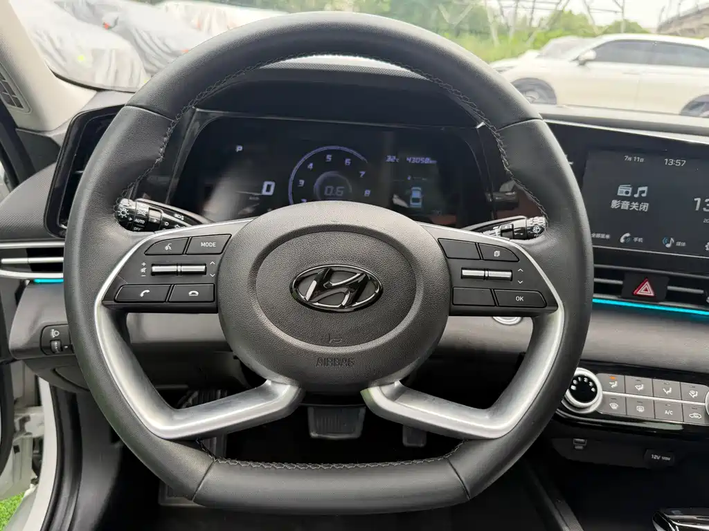 Hyundai Elantra — миниатюра 13