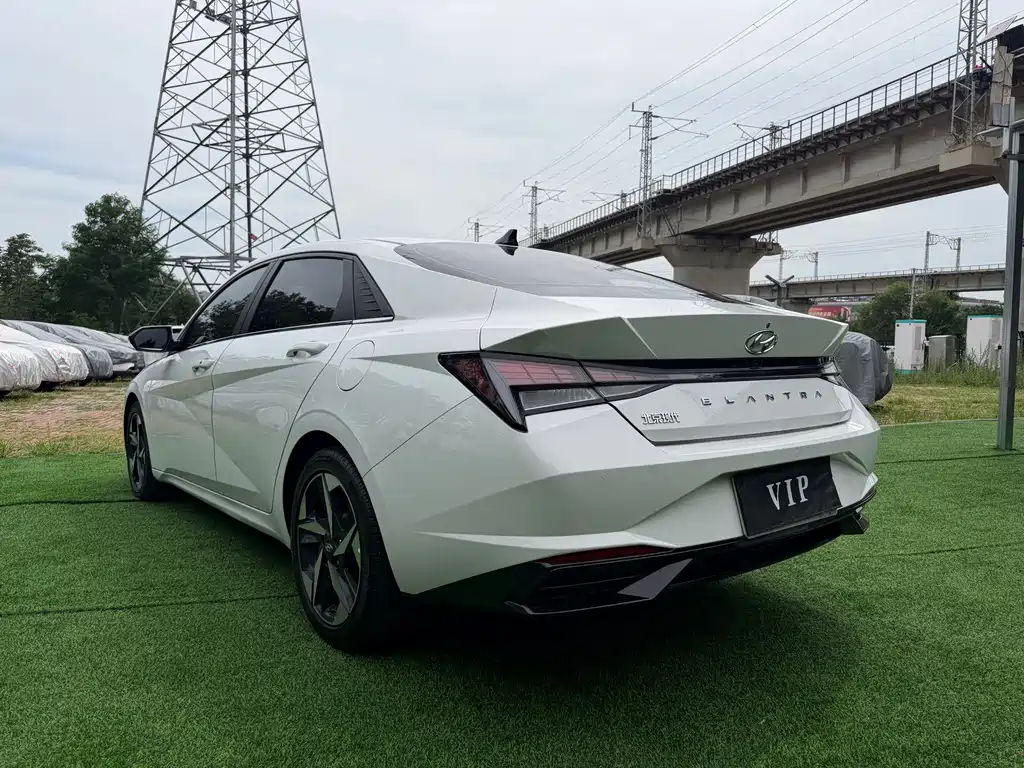 Hyundai Elantra — миниатюра 4
