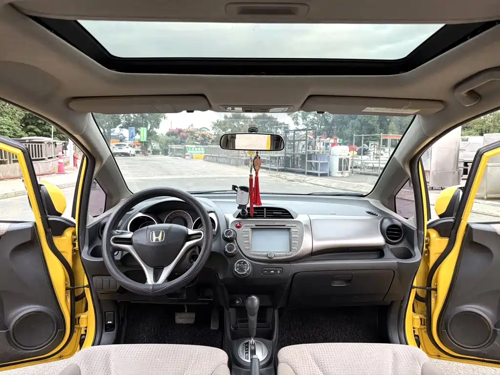 Honda Fit — миниатюра 8