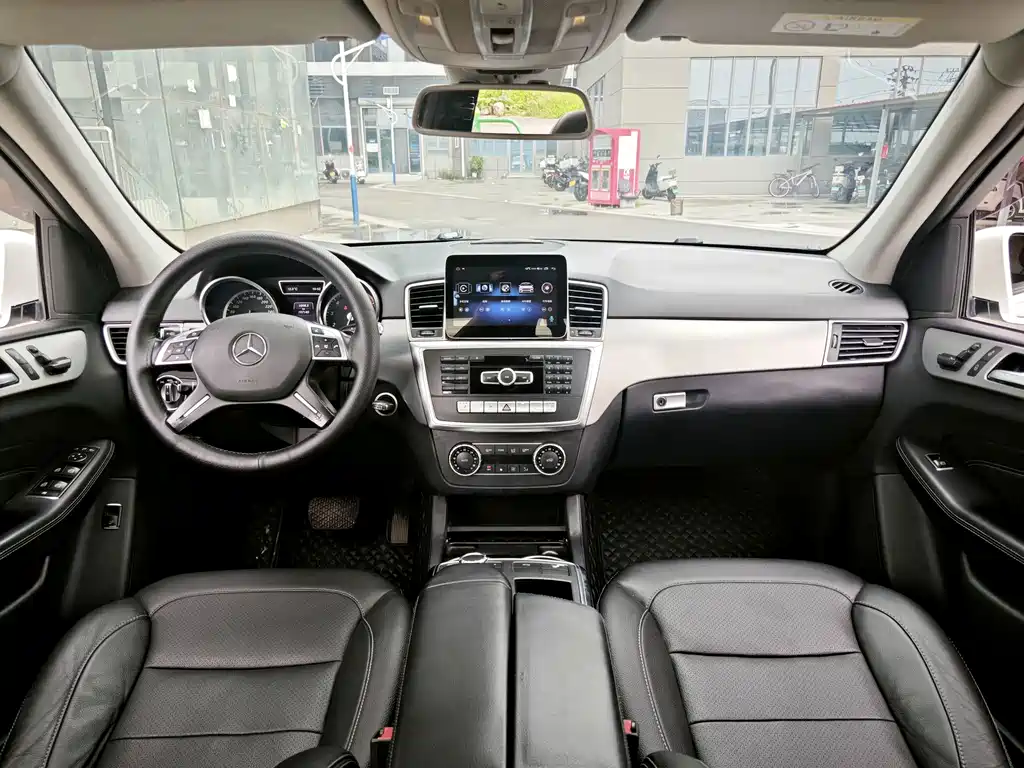 Mercedes-Benz M-Class — миниатюра 9