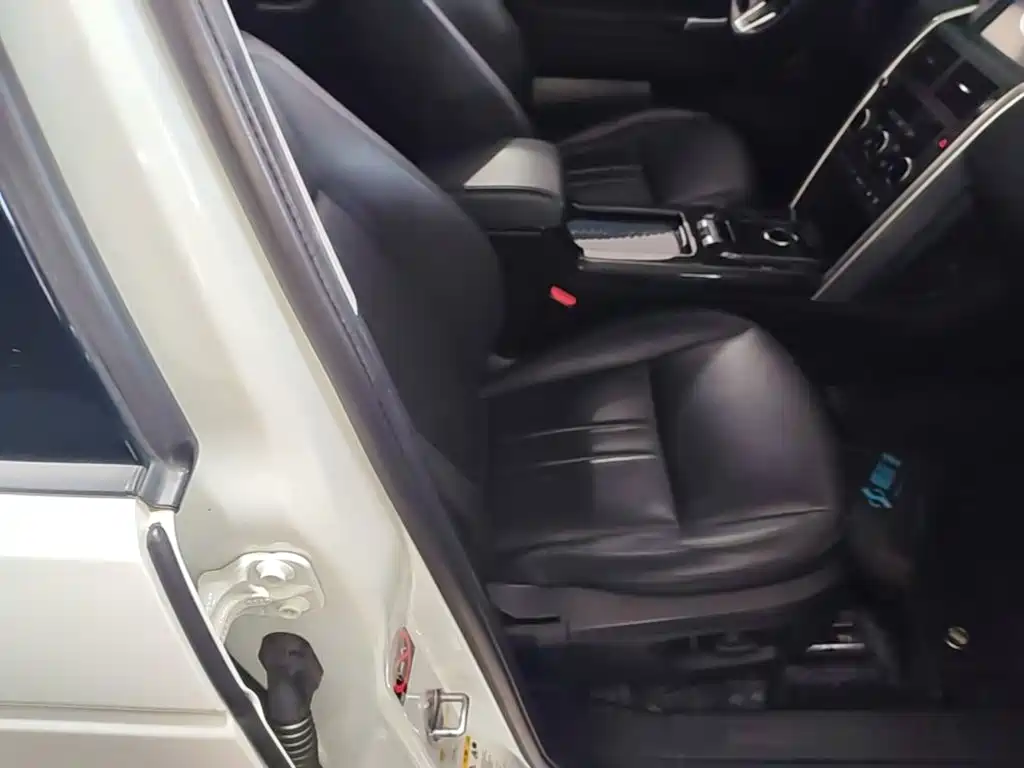 Land Rover Discovery Sport — миниатюра 25