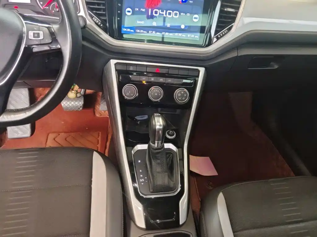 Volkswagen T-Roc — миниатюра 14