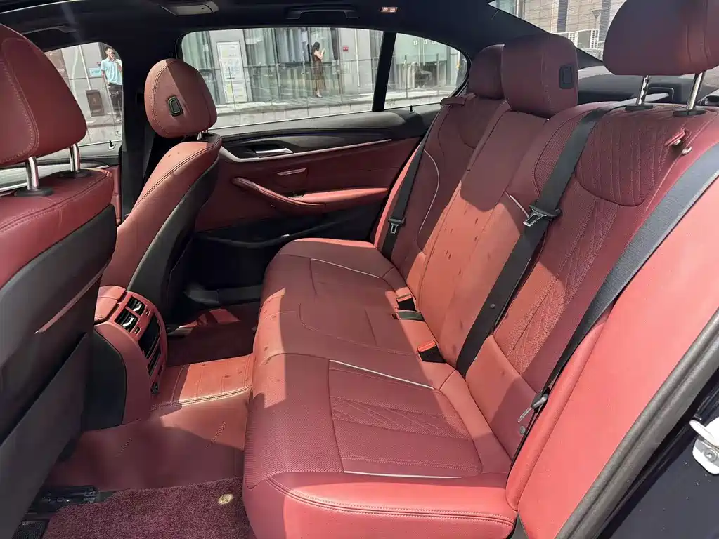 BMW 5 Series — миниатюра 6