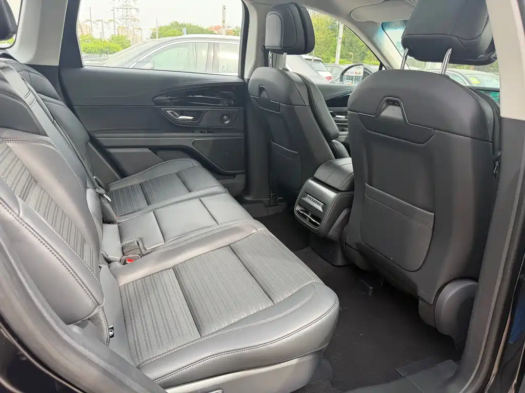 Lincoln Nautilus 2025 2.0T