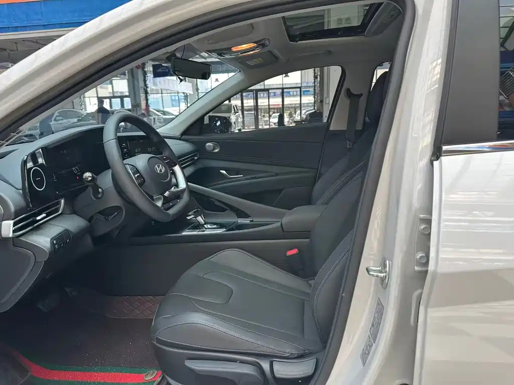 Hyundai Elantra — миниатюра 10