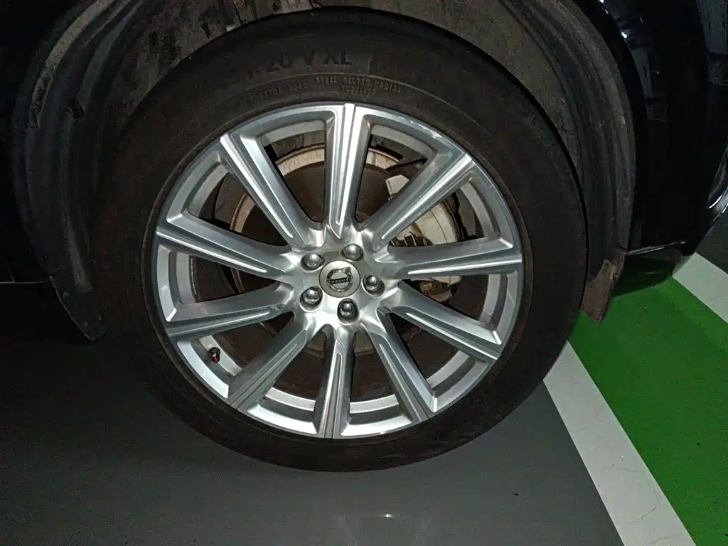 Volvo XC90 — миниатюра 8