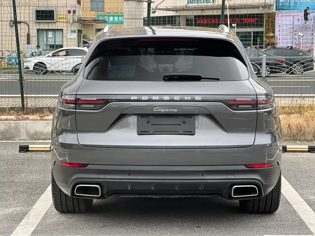 PORSCHE CAYENNE