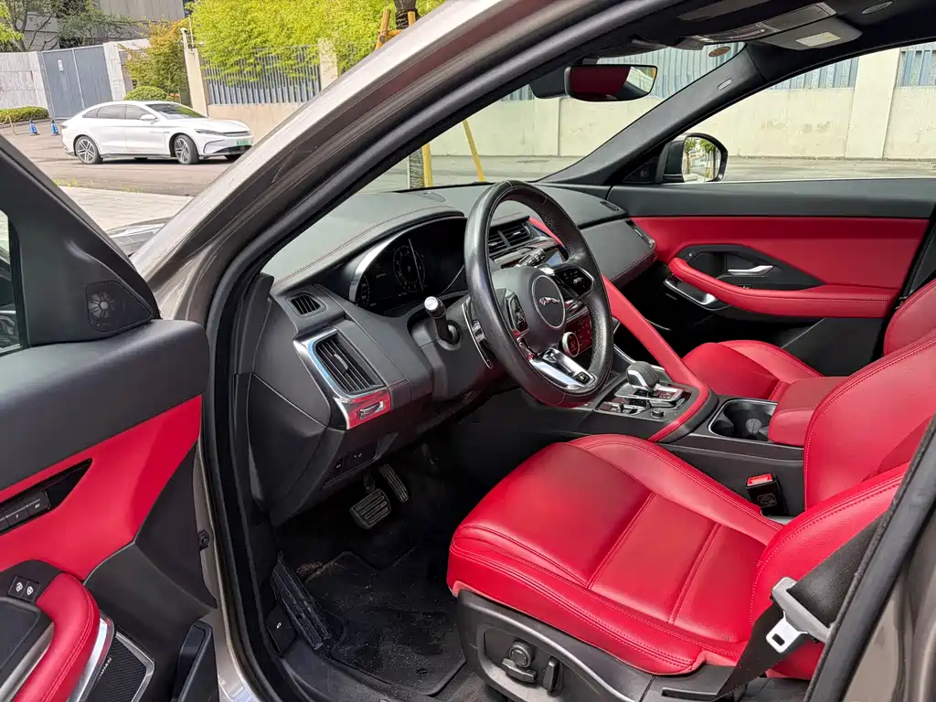 Jaguar E-PACE — миниатюра 7