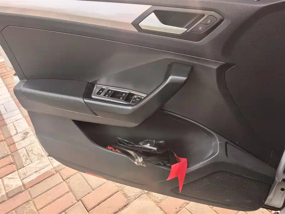 VOLKSWAGEN T ROC EXPLORING SONGS