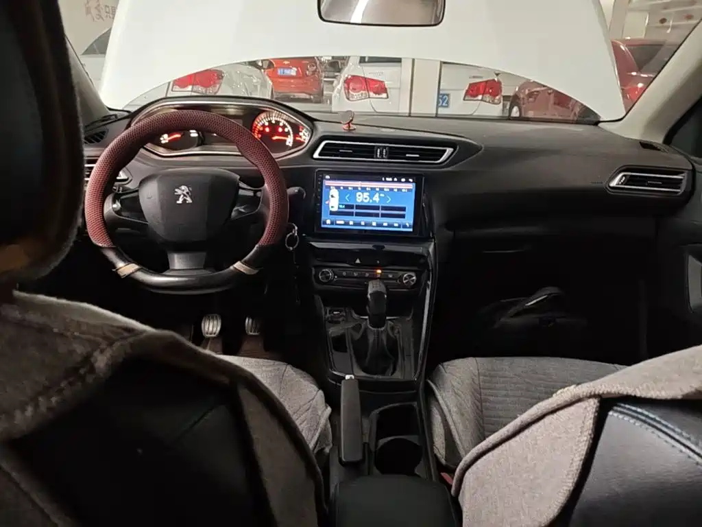 Peugeot 308 — миниатюра 10
