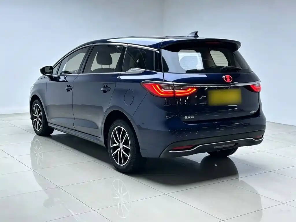 BYD MAX — миниатюра 5