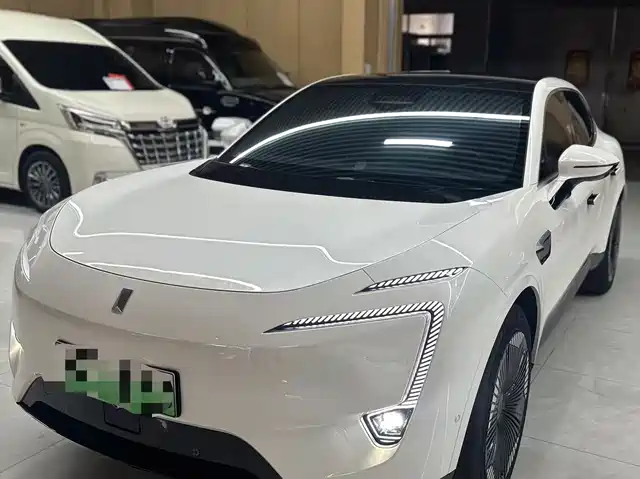 2024 Avatr 11