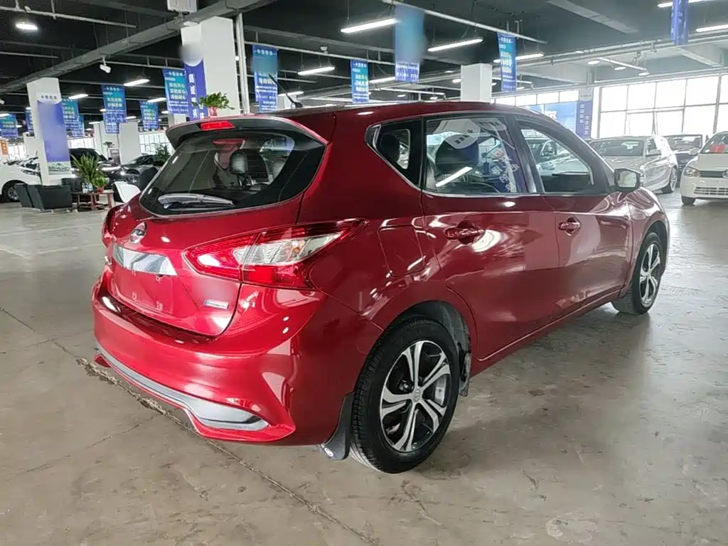 Nissan Tiida — миниатюра 7