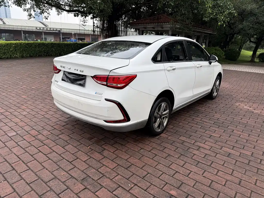 BAIC EU5