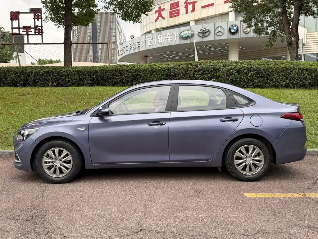 Hyundai Elantra — миниатюра 3