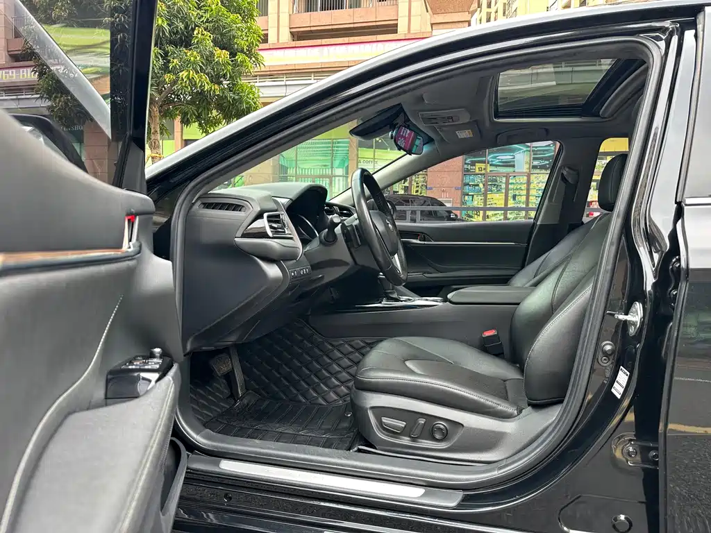 Toyota Camry — миниатюра 11
