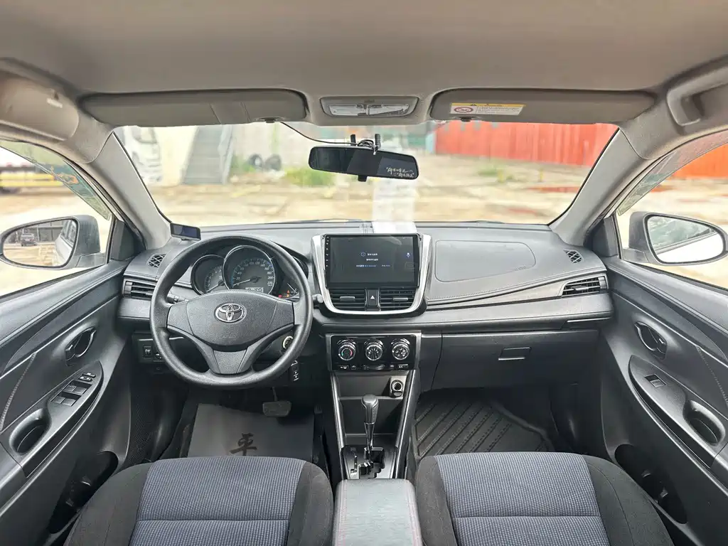 Toyota Yaris L — миниатюра 6