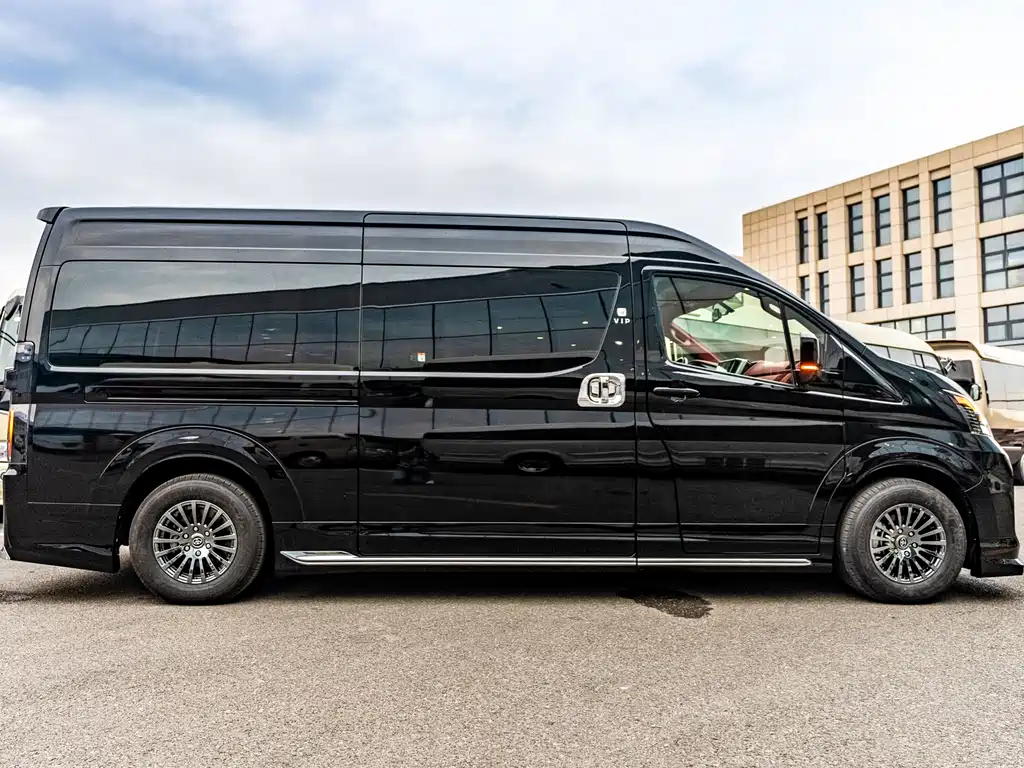 Toyota HiAce 2022 3.5L AT