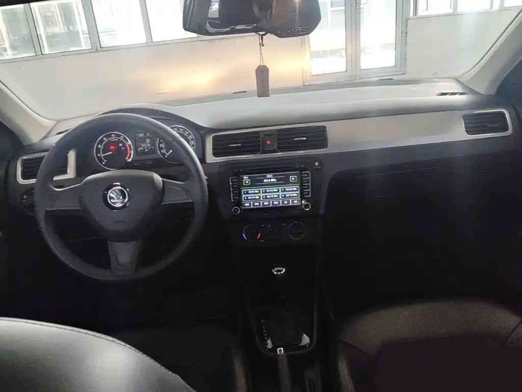 Skoda Rapid Spaceback — миниатюра 10