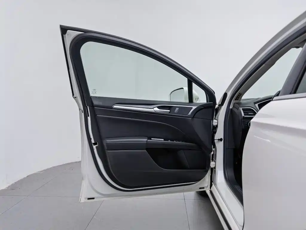 Ford Mondeo — миниатюра 8