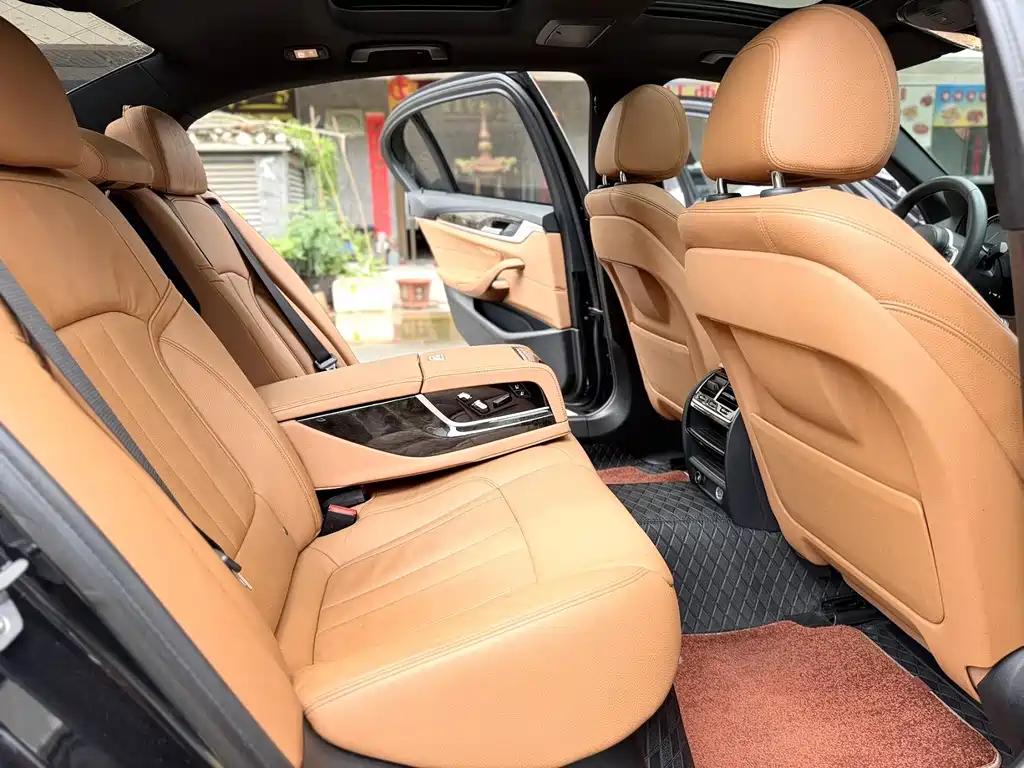 BMW 5 Series — миниатюра 13