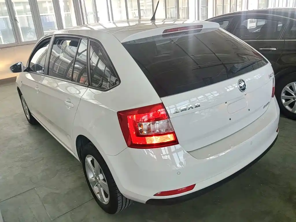 Skoda Rapid Spaceback — миниатюра 5
