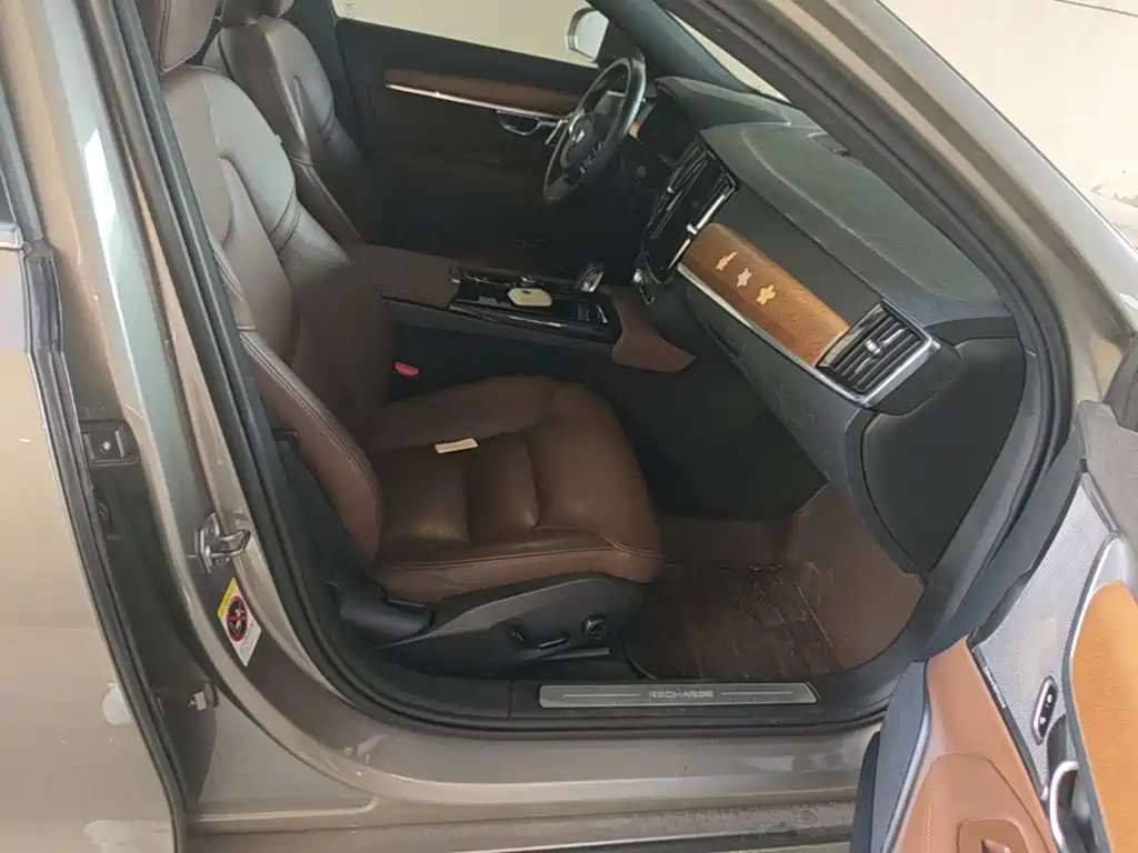 Volvo S90 PHEV — миниатюра 9