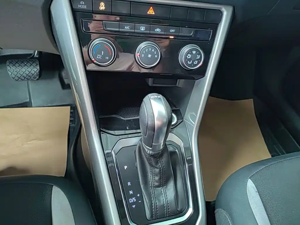 Volkswagen T-Roc — миниатюра 14