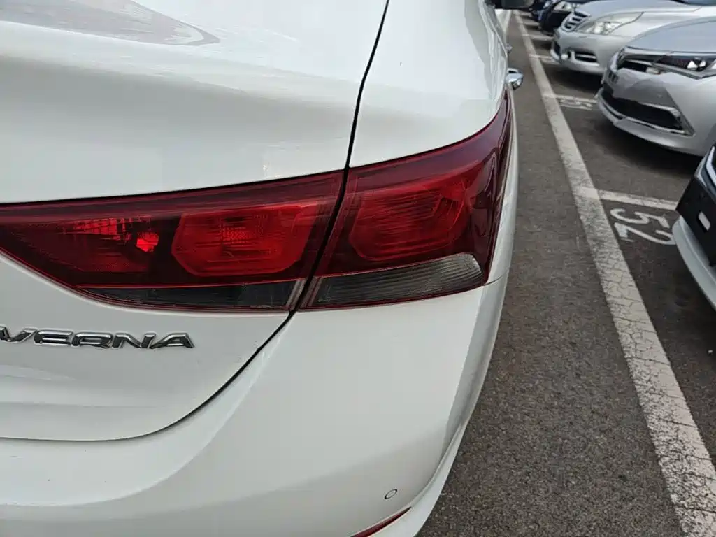 Hyundai Verna - фото 8