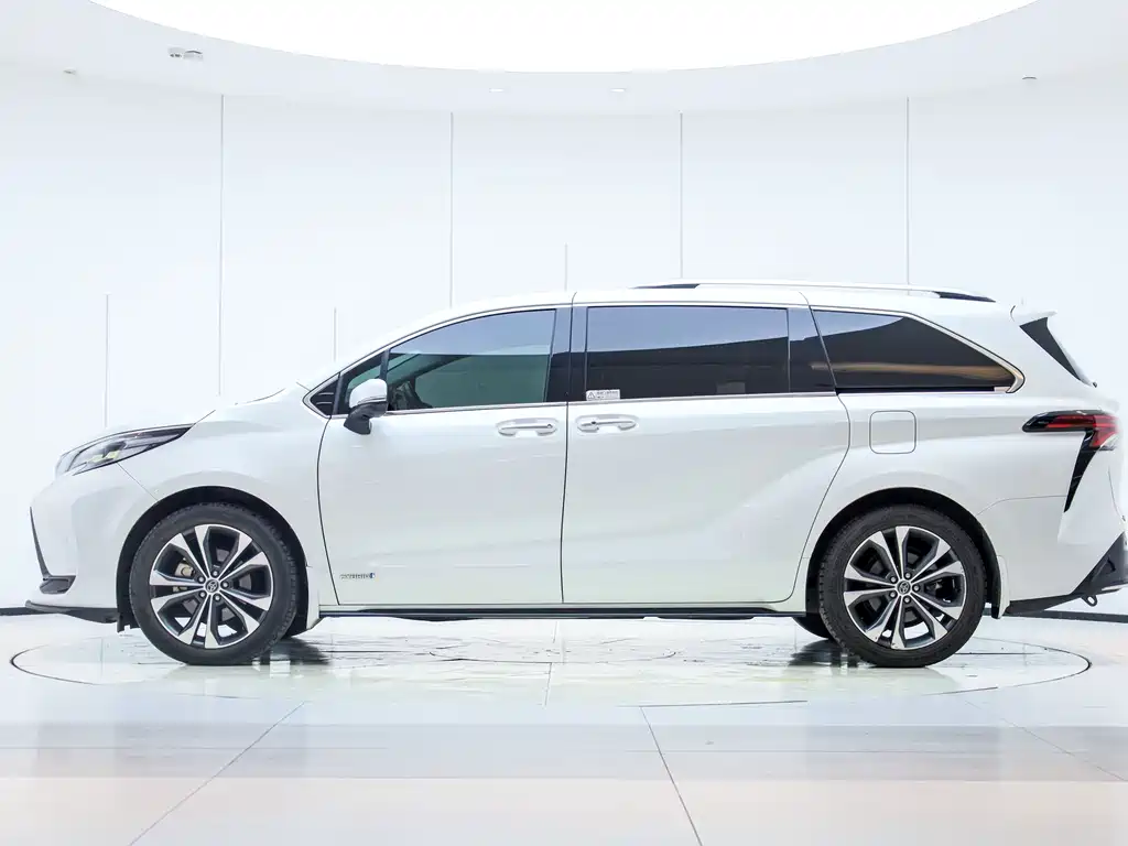 Toyota Granvia 2022 2.5L Luxury