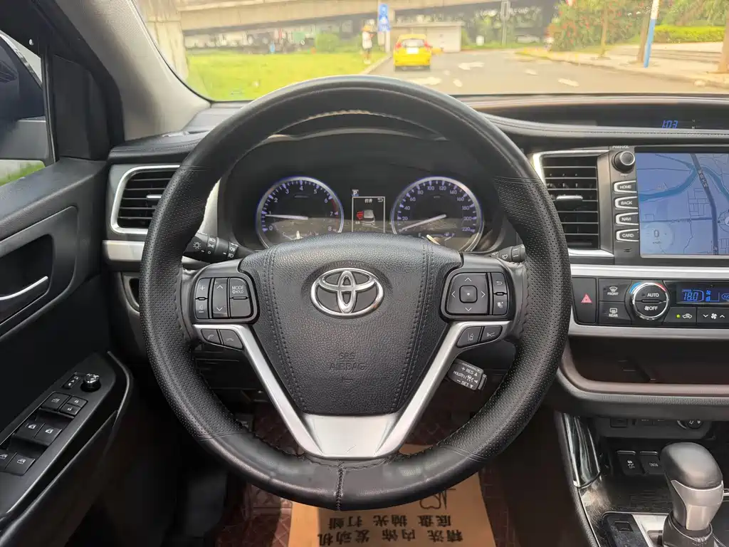 Toyota Highlander — миниатюра 10