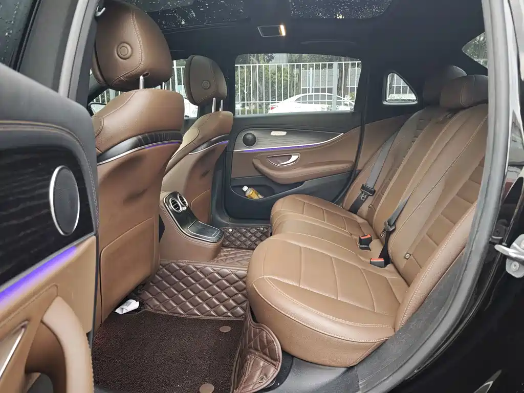 Mercedes-Benz E-Class — миниатюра 12