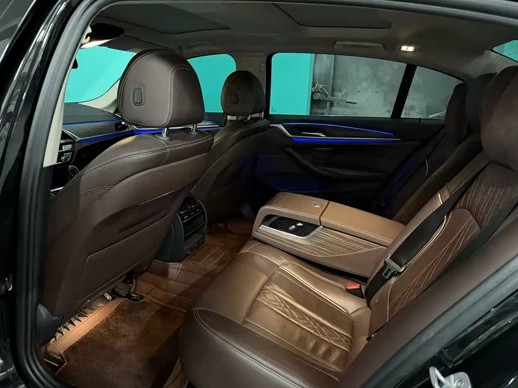 BMW 5 Series — миниатюра 6
