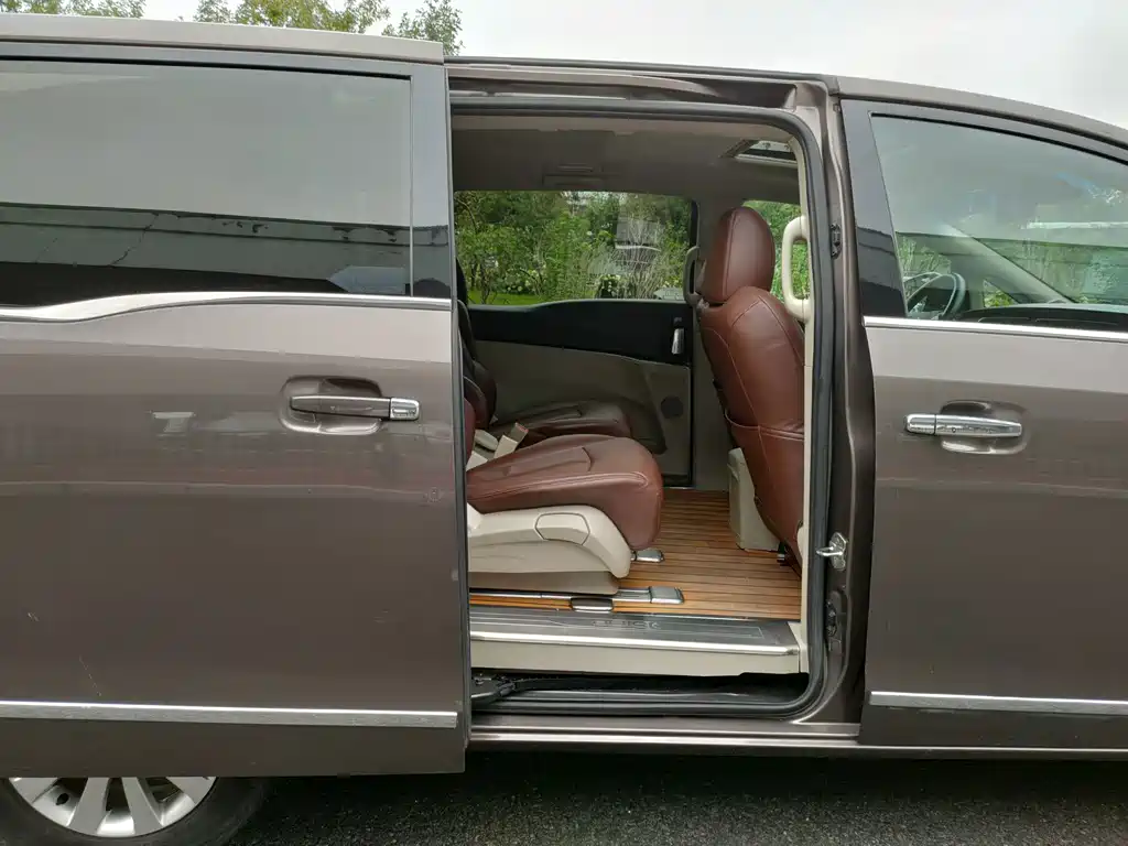 Buick GL8 — миниатюра 10
