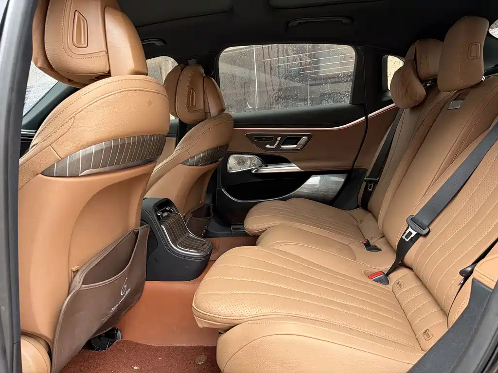 Mercedes-Benz E-Class — миниатюра 5