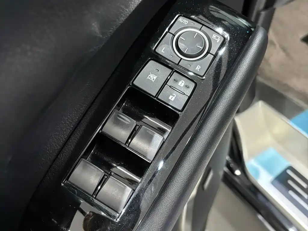 Lexus LM — фотографии объявления, Фото 13