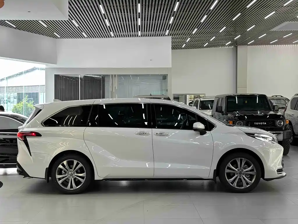 Toyota Sienna 2026 2.5L Premium Luxury