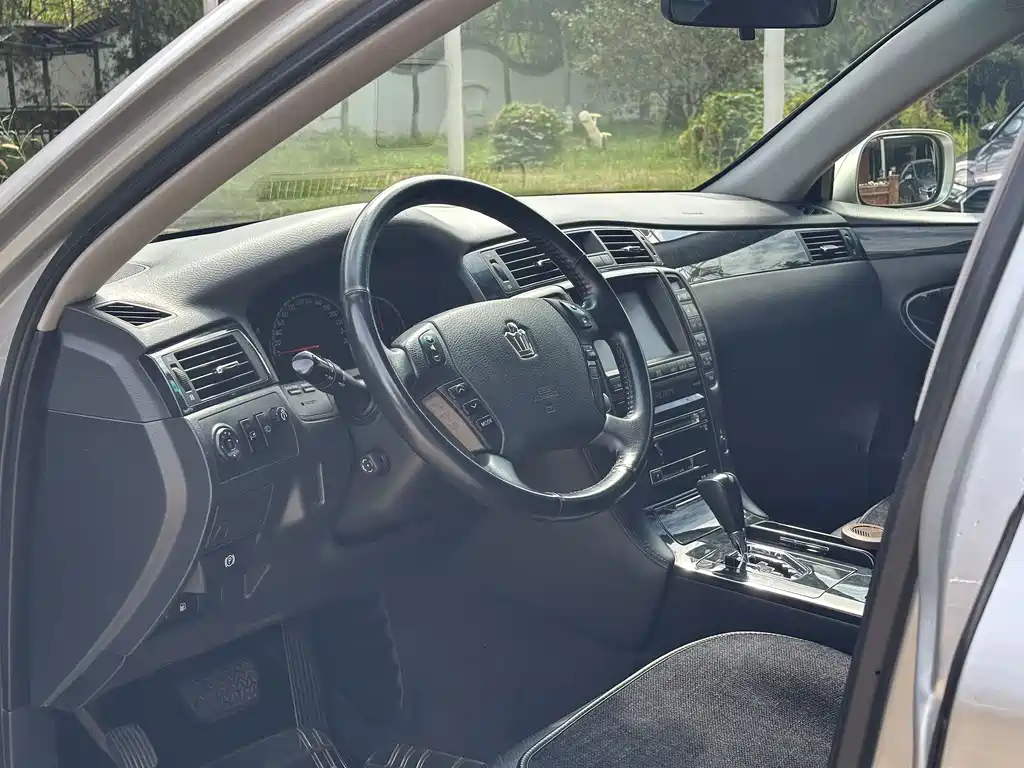 Toyota Crown — миниатюра 7