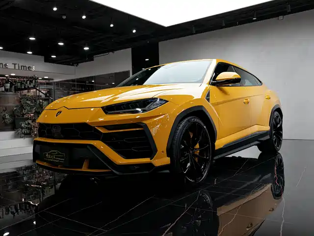 LAMBORGHINI URUS 2022
