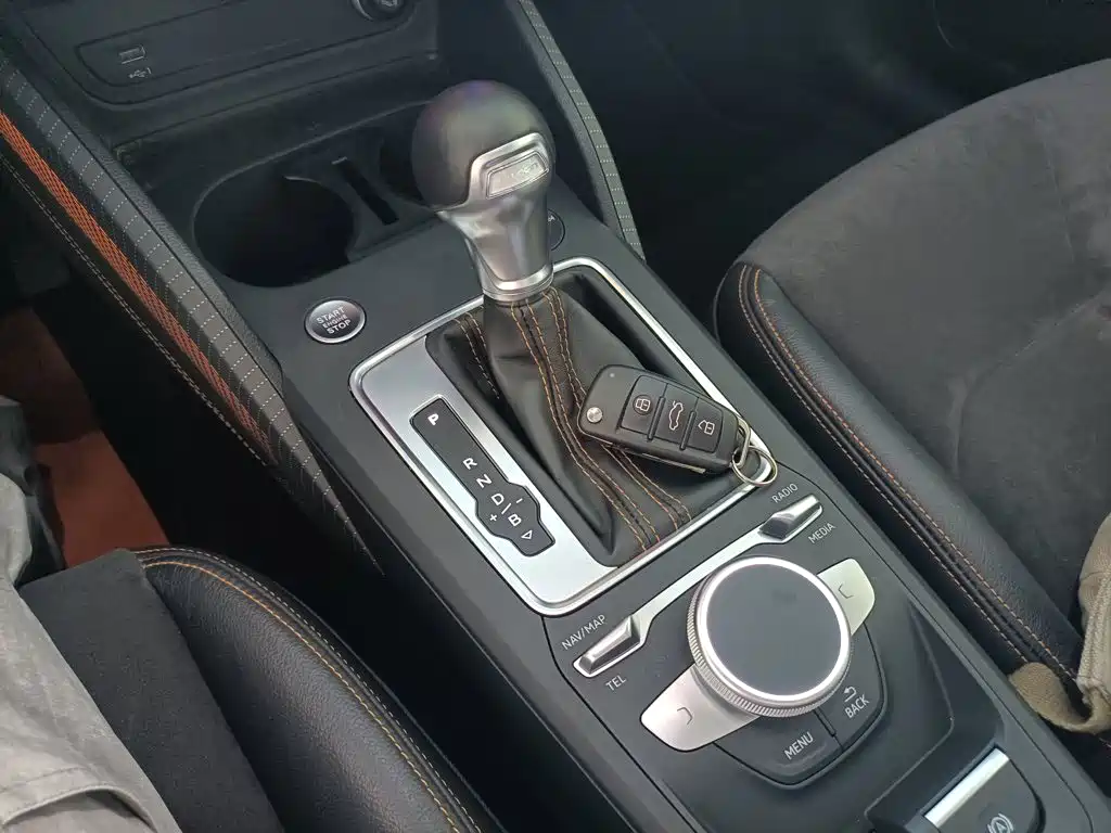 Audi Q2L e-tron — миниатюра 9
