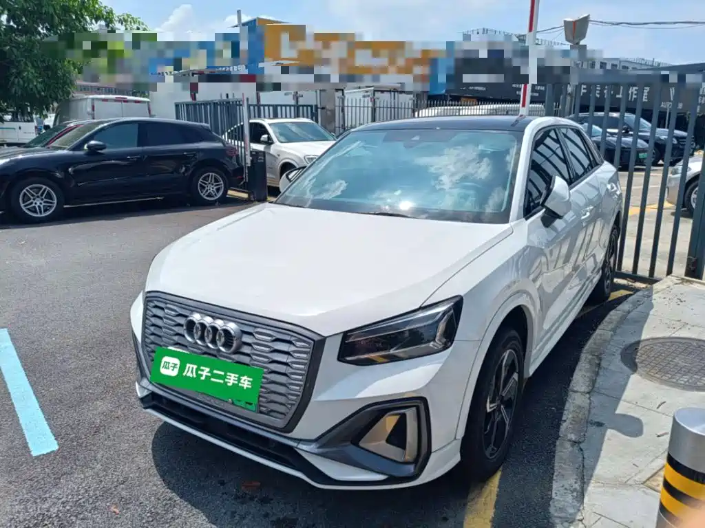 Audi Q2L e-tron — миниатюра 2