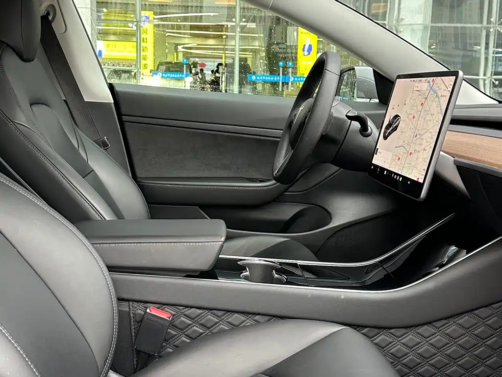 Tesla Model 3 — миниатюра 6