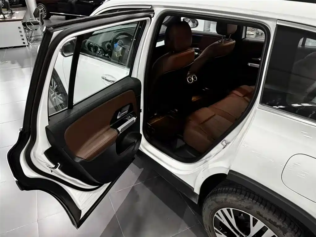 Mercedes-Benz GLB — миниатюра 15