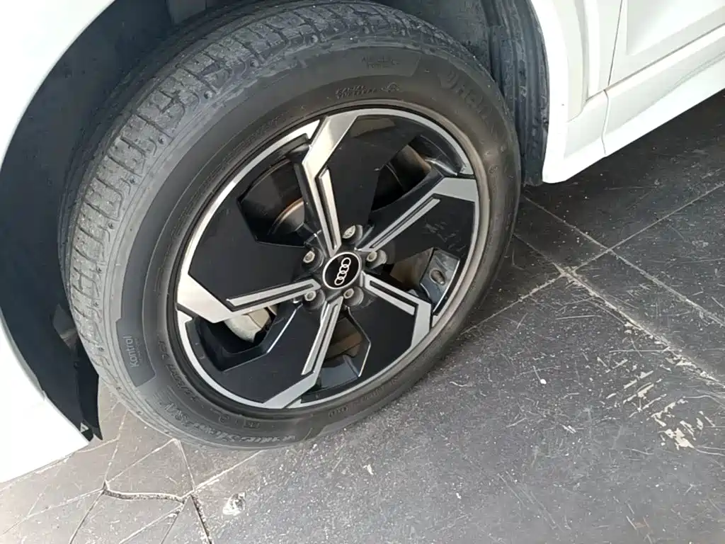 Audi Q2L e-tron — миниатюра 23