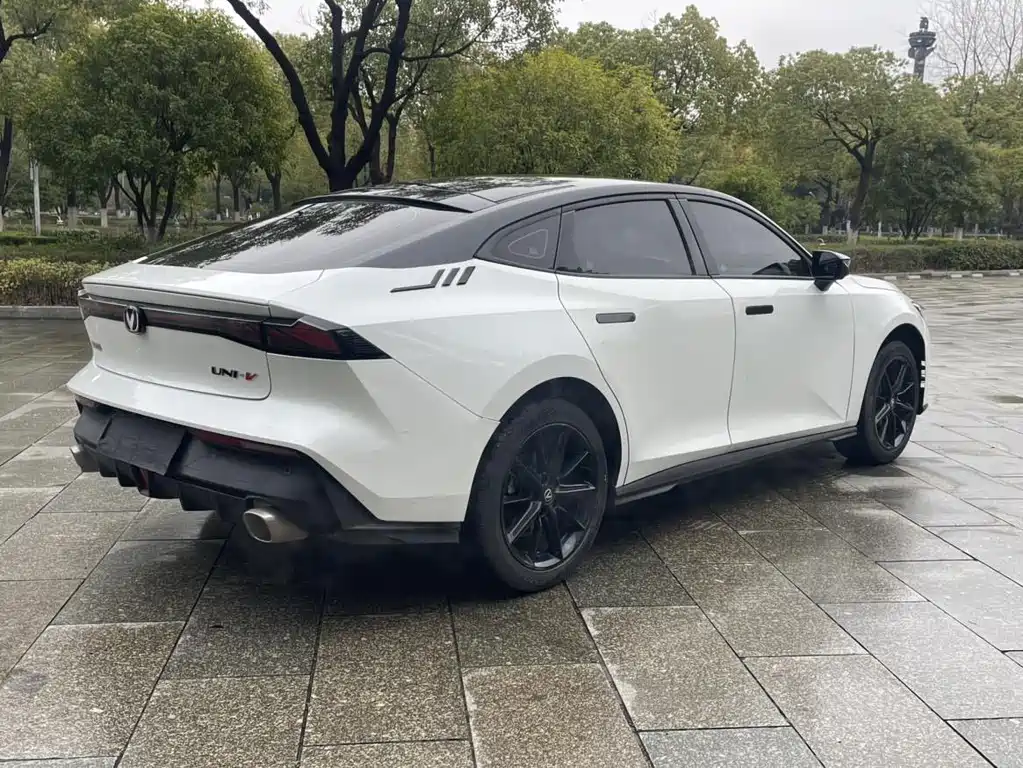 Changan UNI-V 2022 1.5T Luxury
