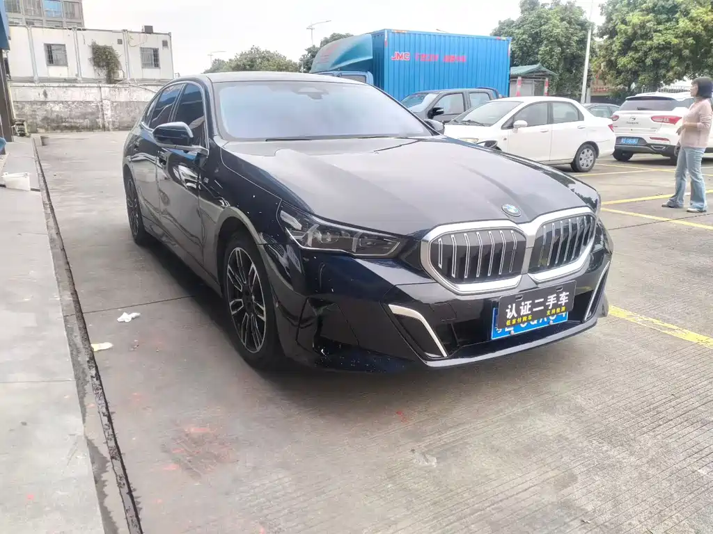 BMW 5 SERIES