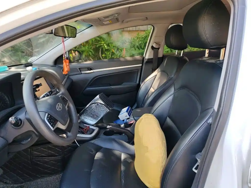 Hyundai Elantra — миниатюра 8