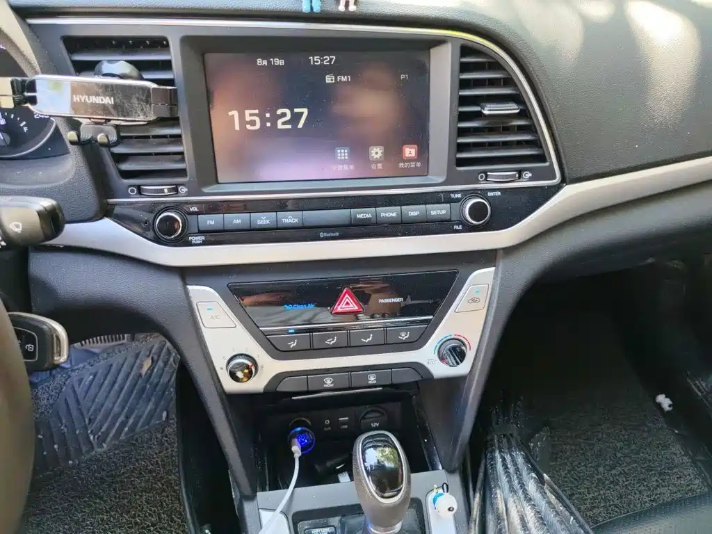 Hyundai Elantra — миниатюра 6