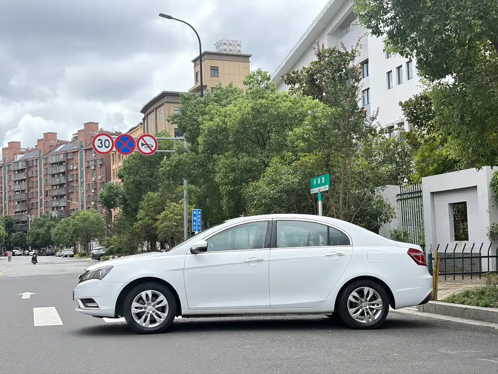 Geely Emgrand — миниатюра 5
