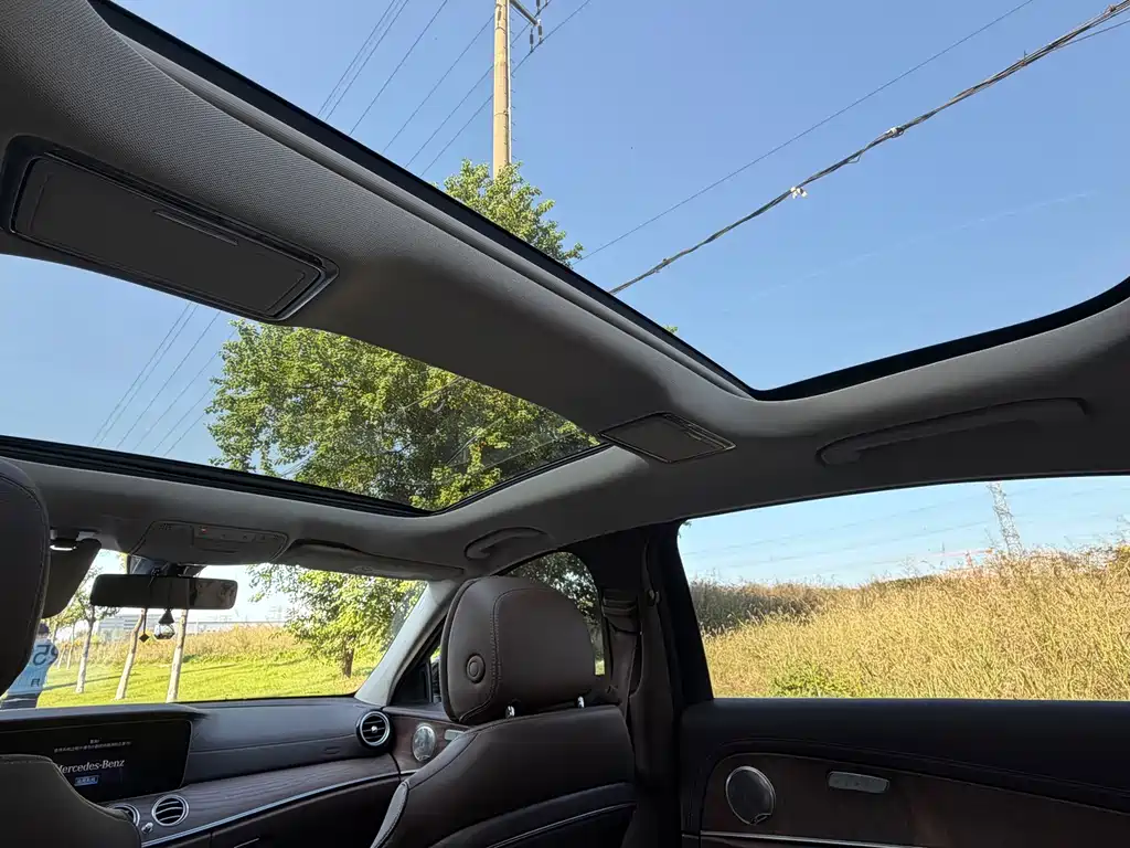 Mercedes-Benz E-Class — миниатюра 10